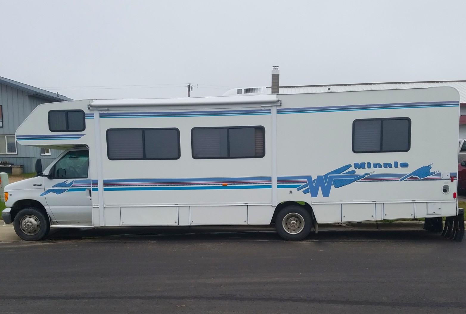 1998 Winnebago 31' Minnie Winnie 