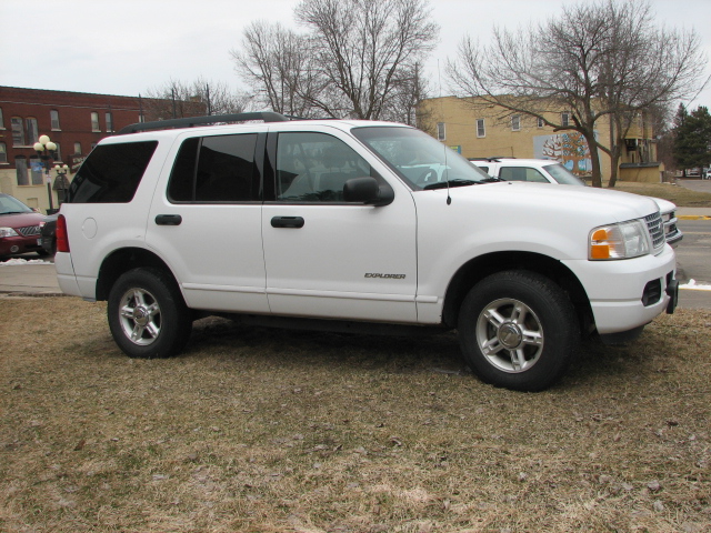 2005 Ford Explorer XLT 4x4 Main Image