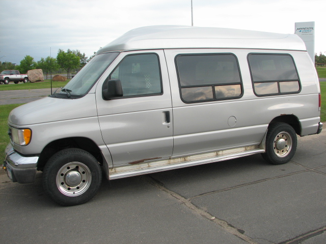 2003 Ford Econoline E-350 XL Wheelchair Van