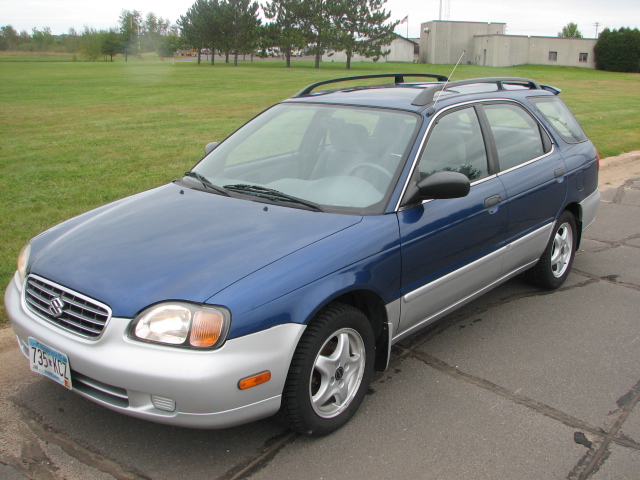 2002 Suzuki Esteem GLX Wagon Main Image